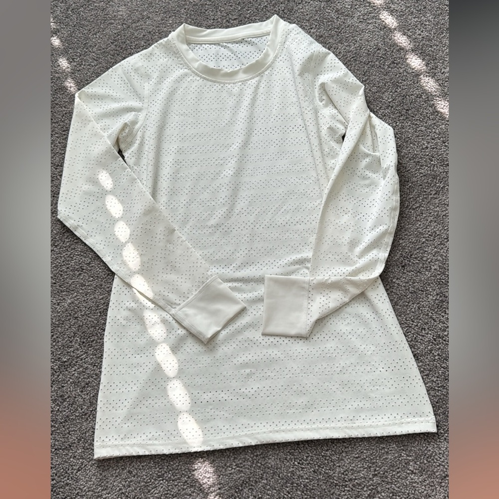 Zyia Chill long sleeve!
NWOT Size Small